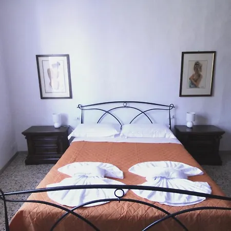 Noa's Balcony Apartment